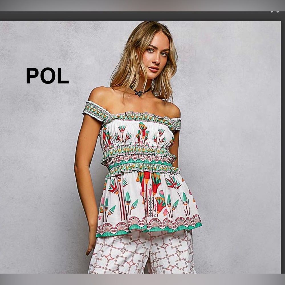 BP235-12🤍💚POL pretty  on or Off-Shoulder White Floral Smocked Peplum Top-gorg !